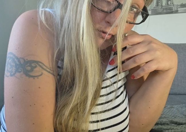 MaraBoobs's Porno Video: Fetter dil*o-Ritt mit Squirting