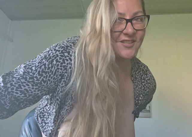 MaraBoobs's Porno Video: Schwere Hänger vor deiner Nase